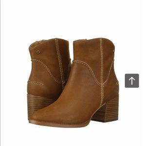 UGG Annie boot in brown